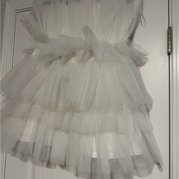 Elegant White Tulle Skirt - Picture 2 of 5